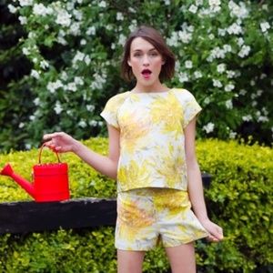 New Alice + Olivia sunflower floral tapestry brocade textured high rise shorts